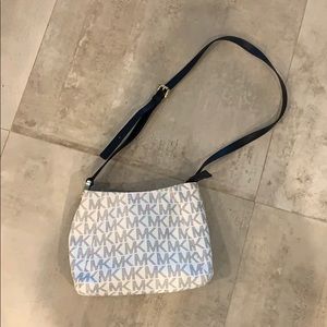 Cross body Michael kors purse